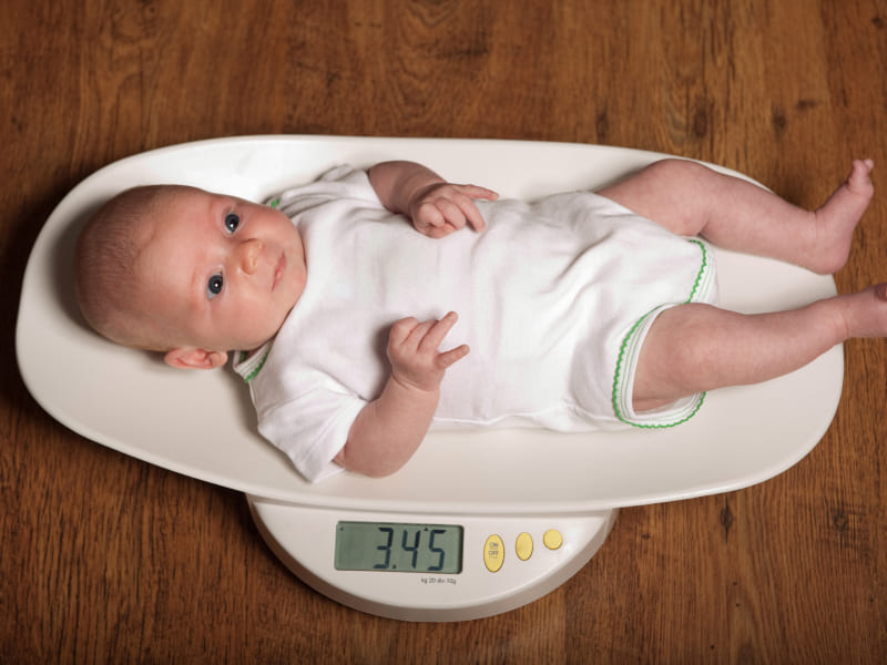 Как контролировать вес малыша в домашних условиях?