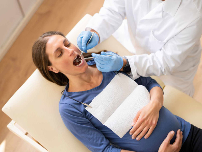 Почему беременные часто нуждаются в лечении зубов?